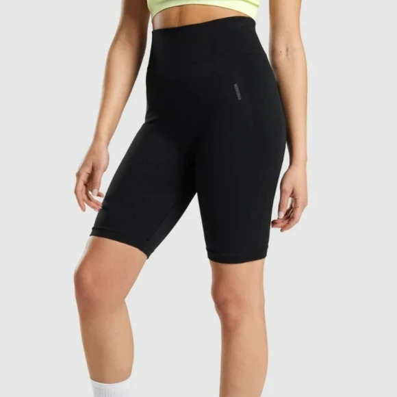 Gymshark Flex Cycling Shorts in Black/Charcoal - Picture 2 of 11
